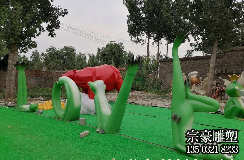 公園里擺放的綠色玻璃鋼創(chuàng)意LOVE雕塑 公園里擺放的綠色玻璃鋼創(chuàng)意LOVE雕塑